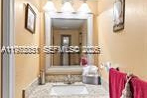 Casa en venta en Pembroke Pines, Florida, 3 dormitorios, 179.77 m2 № 2040675 - foto 15
