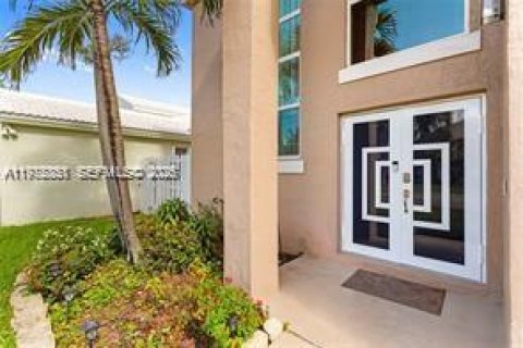 Casa en venta en Pembroke Pines, Florida, 3 dormitorios, 179.77 m2 № 2040675 - foto 3