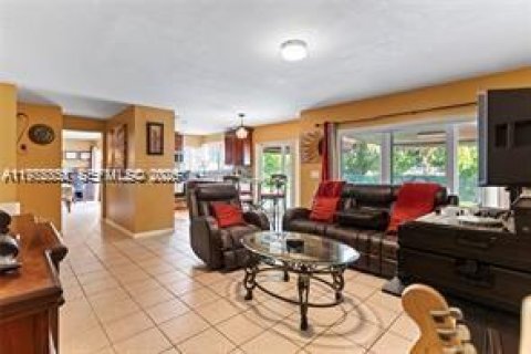 Casa en venta en Pembroke Pines, Florida, 3 dormitorios, 179.77 m2 № 2040675 - foto 10
