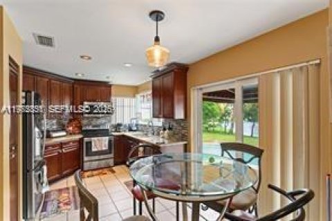 Casa en venta en Pembroke Pines, Florida, 3 dormitorios, 179.77 m2 № 2040675 - foto 12