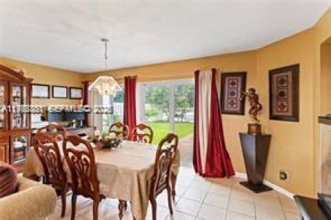 Casa en venta en Pembroke Pines, Florida, 3 dormitorios, 179.77 m2 № 2040675 - foto 7