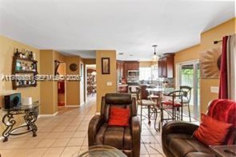 Casa en venta en Pembroke Pines, Florida, 3 dormitorios, 179.77 m2 № 2040675 - foto 11