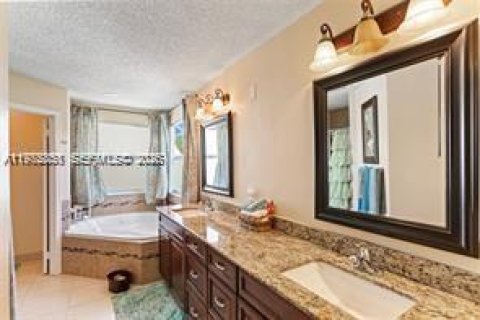 Casa en venta en Pembroke Pines, Florida, 3 dormitorios, 179.77 m2 № 2040675 - foto 20