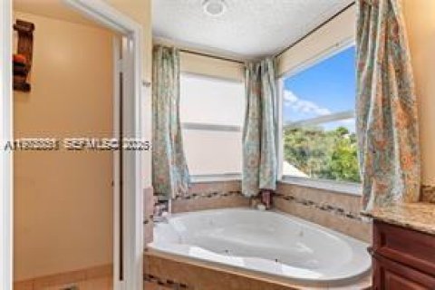 Casa en venta en Pembroke Pines, Florida, 3 dormitorios, 179.77 m2 № 2040675 - foto 21