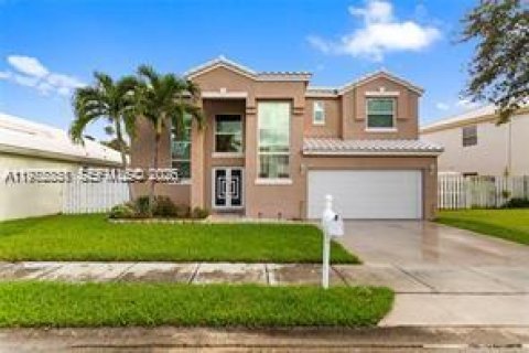 Villa ou maison à Pembroke Pines, Floride 3 chambres, 179.77 m2 № 2040675