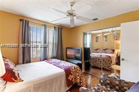 Casa en venta en Pembroke Pines, Florida, 3 dormitorios, 179.77 m2 № 2040675 - foto 26