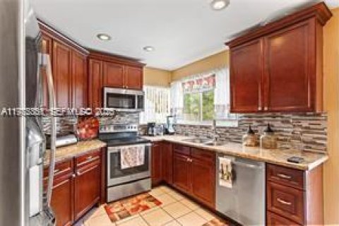 Casa en venta en Pembroke Pines, Florida, 3 dormitorios, 179.77 m2 № 2040675 - foto 14