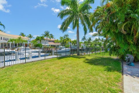 House in Pompano Beach, Florida 3 bedrooms, 171.96 sq.m. № 1172093 - photo 1