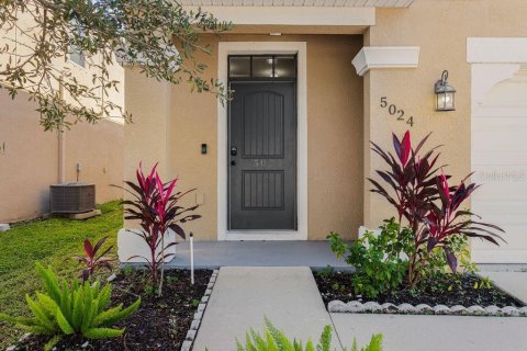 Villa ou maison à vendre à Bradenton, Floride: 5 chambres, 227.24 m2 № 2416495 - photo 3