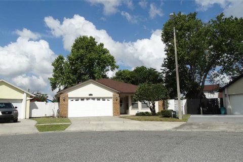 House in Orlando, Florida 3 bedrooms, 160.44 sq.m. № 2210507 - photo 4