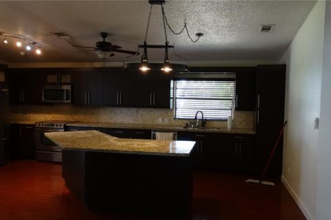 House in Orlando, Florida 3 bedrooms, 160.44 sq.m. № 2210507 - photo 15