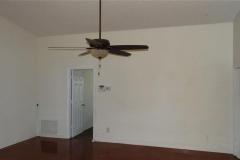 House in Orlando, Florida 3 bedrooms, 160.44 sq.m. № 2210507 - photo 17