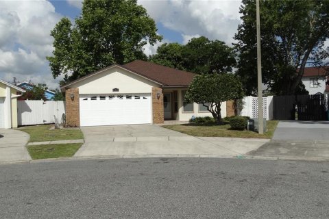 House in Orlando, Florida 3 bedrooms, 160.44 sq.m. № 2210507 - photo 2