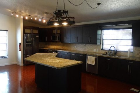 House in Orlando, Florida 3 bedrooms, 160.44 sq.m. № 2210507 - photo 14