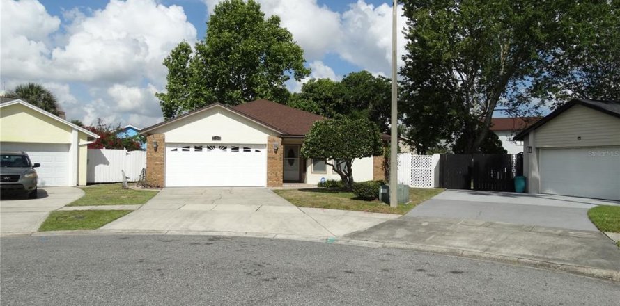 House in Orlando, Florida 3 bedrooms, 160.44 sq.m. № 2210507