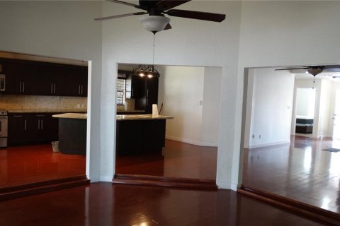 House in Orlando, Florida 3 bedrooms, 160.44 sq.m. № 2210507 - photo 27