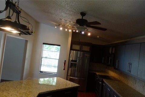 House in Orlando, Florida 3 bedrooms, 160.44 sq.m. № 2210507 - photo 16
