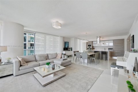 Condo in Sunny Isles Beach, Florida, 3 bedrooms  № 1973733 - photo 3