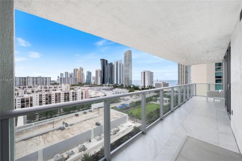 Condo in Sunny Isles Beach, Florida, 3 bedrooms  № 1973733 - photo 22