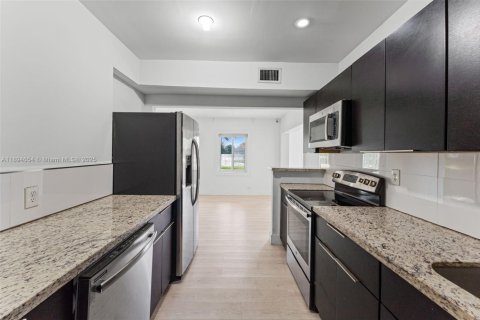 Купить виллу или дом в Майами-Гарденс, Флорида 3 спальни, 108.14м2, № 1947421 - фото 16