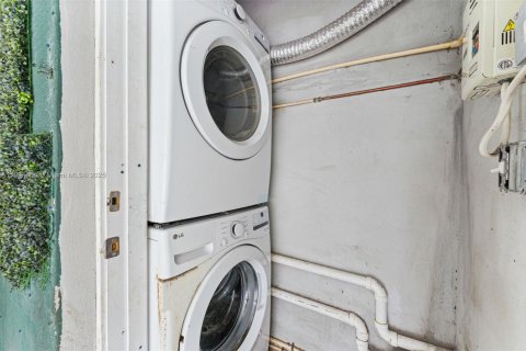 Купить виллу или дом в Майами-Гарденс, Флорида 3 спальни, 108.14м2, № 1947421 - фото 24