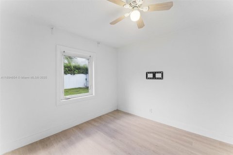 Купить виллу или дом в Майами-Гарденс, Флорида 3 спальни, 108.14м2, № 1947421 - фото 21