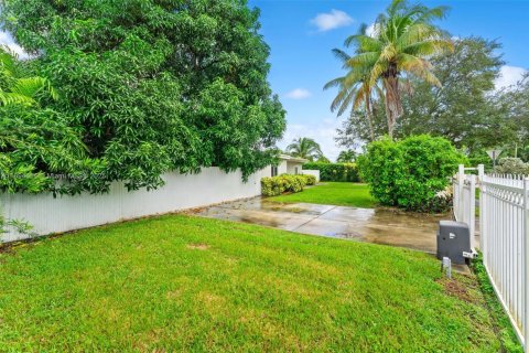 Купить виллу или дом в Майами-Гарденс, Флорида 3 спальни, 108.14м2, № 1947421 - фото 3