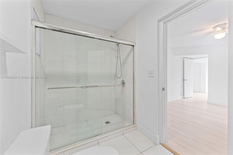 Купить виллу или дом в Майами-Гарденс, Флорида 3 спальни, 108.14м2, № 1947421 - фото 14