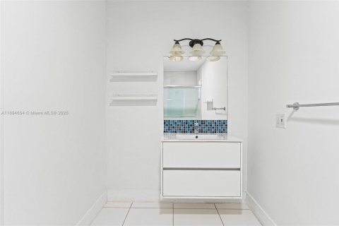 Купить виллу или дом в Майами-Гарденс, Флорида 3 спальни, 108.14м2, № 1947421 - фото 13