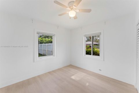 Купить виллу или дом в Майами-Гарденс, Флорида 3 спальни, 108.14м2, № 1947421 - фото 17