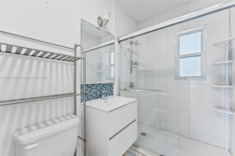 Купить виллу или дом в Майами-Гарденс, Флорида 3 спальни, 108.14м2, № 1947421 - фото 22