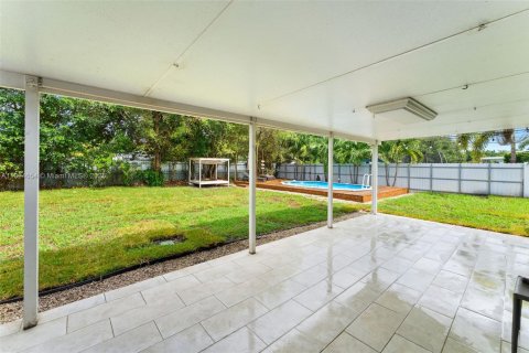 Купить виллу или дом в Майами-Гарденс, Флорида 3 спальни, 108.14м2, № 1947421 - фото 25