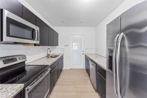 Купить виллу или дом в Майами-Гарденс, Флорида 3 спальни, 108.14м2, № 1947421 - фото 15