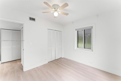 Купить виллу или дом в Майами-Гарденс, Флорида 3 спальни, 108.14м2, № 1947421 - фото 19