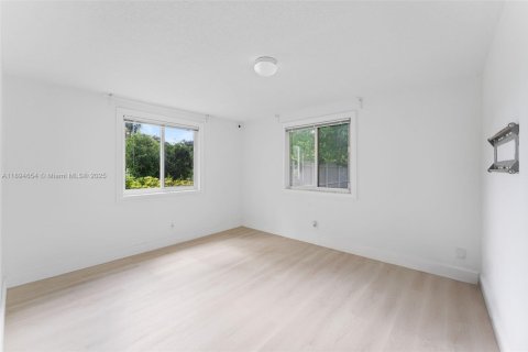 Купить виллу или дом в Майами-Гарденс, Флорида 3 спальни, 108.14м2, № 1947421 - фото 8