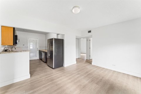 Купить виллу или дом в Майами-Гарденс, Флорида 3 спальни, 108.14м2, № 1947421 - фото 6