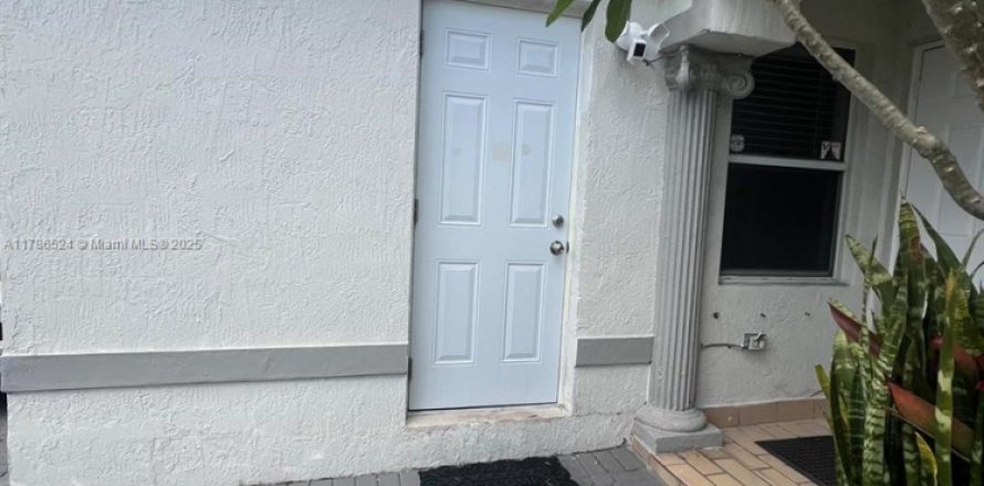 Immobilier commercial à Miami, Floride 1 chambre, 263.29 m2 № 1704775