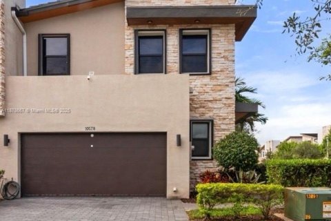 Adosado en Doral, Florida 3 dormitorios, 195.09 m2 № 1981116