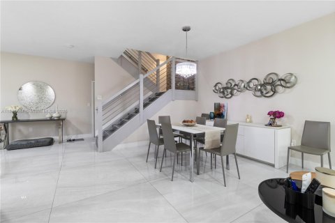 Adosado en venta en Doral, Florida, 3 dormitorios, 195.09 m2 № 1981116 - foto 5