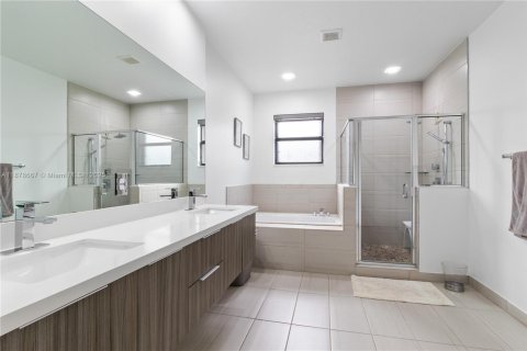 Adosado en venta en Doral, Florida, 3 dormitorios, 195.09 m2 № 1981116 - foto 9