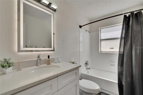 Villa ou maison à vendre à Tampa, Floride: 3 chambres, 126.53 m2 № 2108377 - photo 16