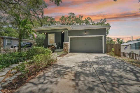 House in Palm Harbor, Florida 4 bedrooms, 154.5 sq.m. № 1263944 - photo 1