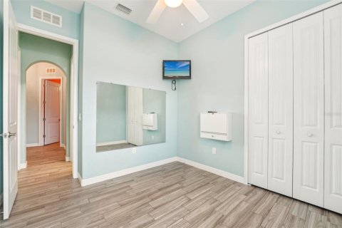 House in Palm Harbor, Florida 4 bedrooms, 154.5 sq.m. № 1263944 - photo 11