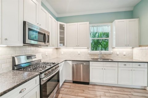 House in Palm Harbor, Florida 4 bedrooms, 154.5 sq.m. № 1263944 - photo 5