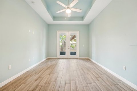 House in Palm Harbor, Florida 4 bedrooms, 154.5 sq.m. № 1263944 - photo 14