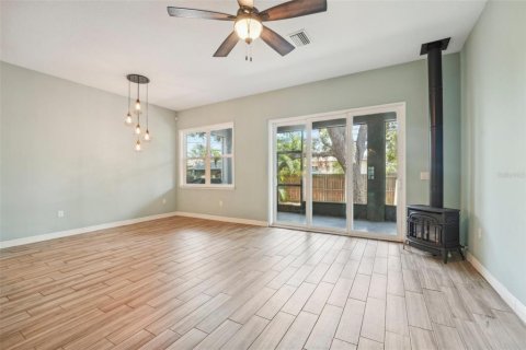 House in Palm Harbor, Florida 4 bedrooms, 154.5 sq.m. № 1263944 - photo 3