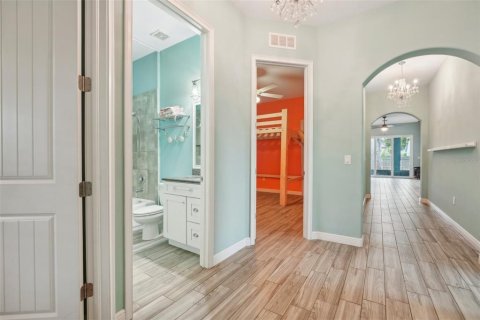 House in Palm Harbor, Florida 4 bedrooms, 154.5 sq.m. № 1263944 - photo 19