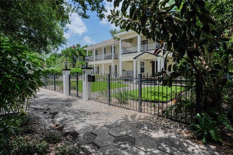 Casa en venta en Saint Petersburg, Florida, 6 dormitorios, 428.09 m2 № 2208823 - foto 7