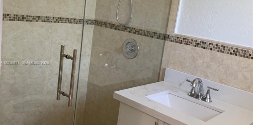 Studio à Condo à Miami Beach, Floride  № 2260435