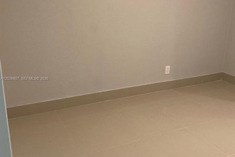 Copropriété à vendre à Miami Beach, Floride: 34.37 m2 № 2260435 - photo 3